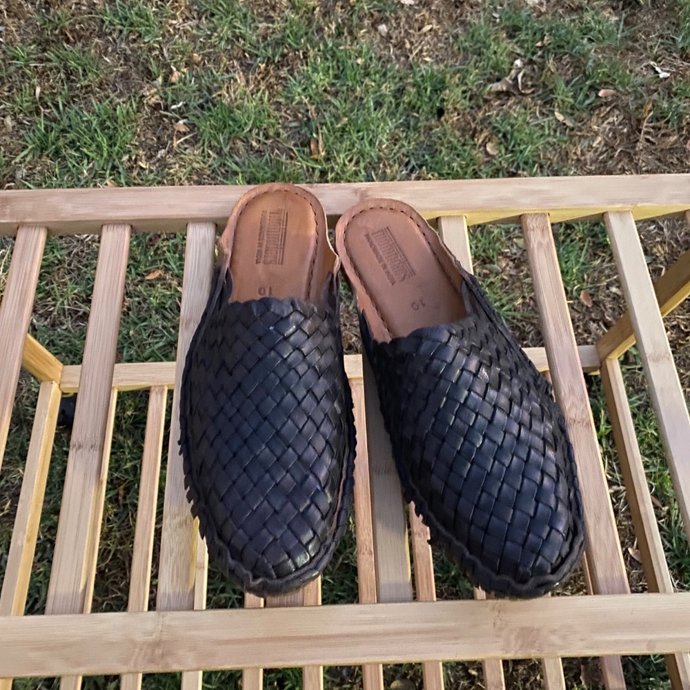 Mohinders Size 10 - Fits like Women's Size 8.5